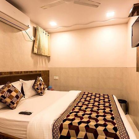Hotel Kf Residency ムンバイ エクステリア 写真