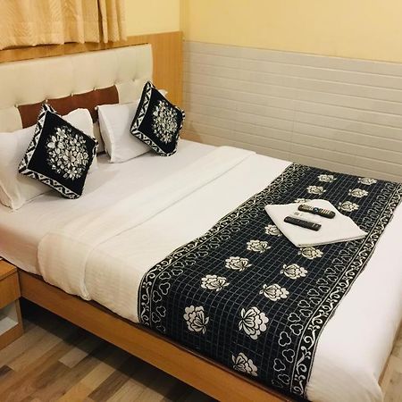 Hotel Kf Residency ムンバイ エクステリア 写真