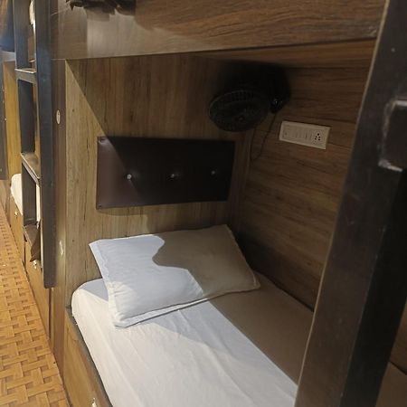 Hotel Kf Residency ムンバイ エクステリア 写真