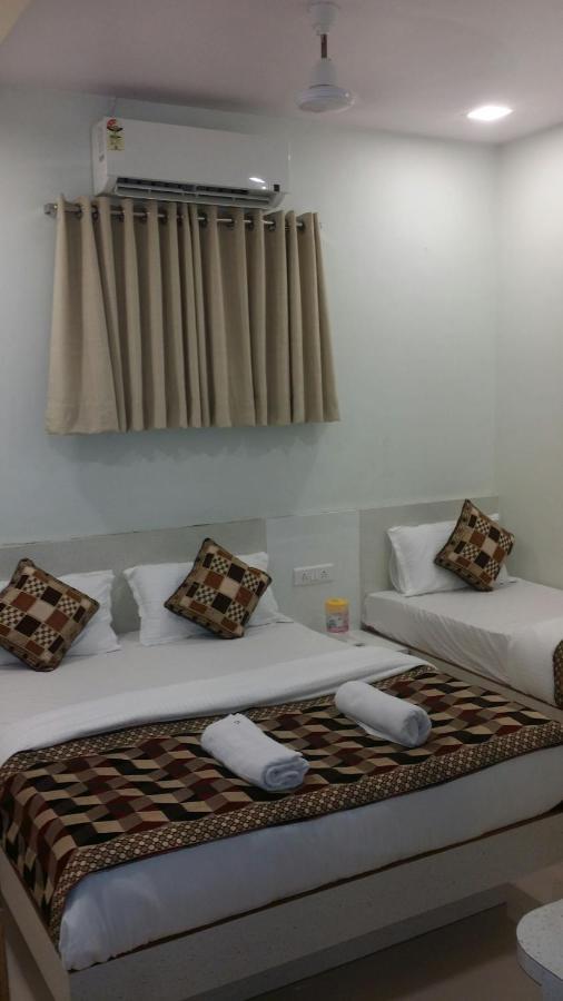 Hotel Kf Residency ムンバイ エクステリア 写真