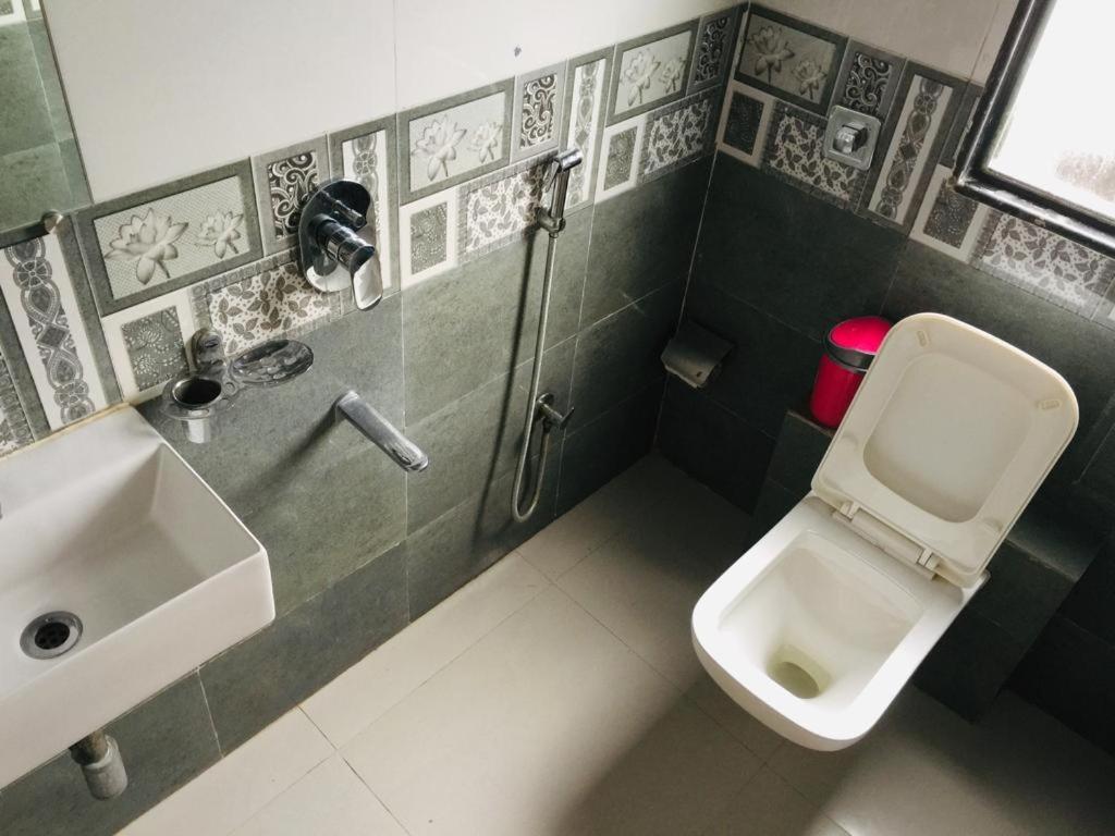 Hotel Kf Residency ムンバイ エクステリア 写真
