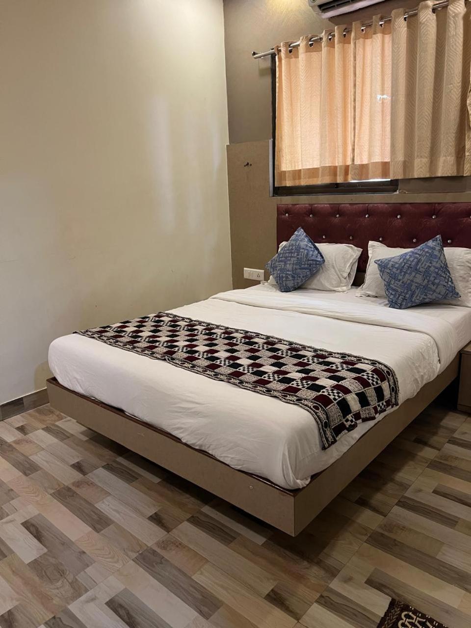 Hotel Kf Residency ムンバイ エクステリア 写真